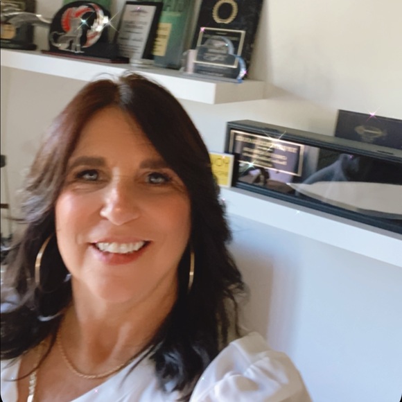 Meet your Posher, Christine - Picture 2 of 4